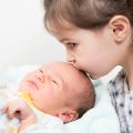 Stillen, Fläschchen und Babyschlaf: Wie Ernährung das Schlafverhalten beeinflusst