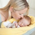 Kombikinderwagen vs. Buggy: Was passt besser zum urbanen Familienleben?