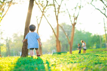 Gemeinsamer Alltag: Aufgabenverteilung und Zusammenarbeit im Familienhaushalt mit Kleinkind