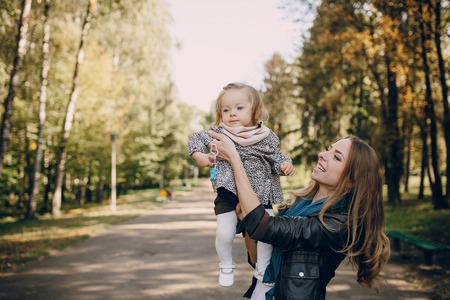 Elternzeit und Geschwisterkinder: Aufmerksamkeit und Struktur für alle schaffen