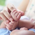 Neugeborenengelbsucht: Ursachen, Symptome und moderne Therapieansätze