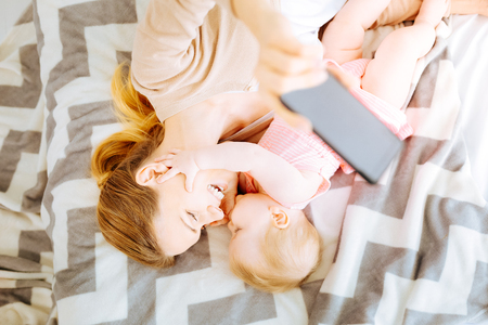Digital oder analog? Der Einfluss von E-Books und Apps auf das Leseverhalten von Kleinkindern