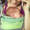 Die Rolle von Schnullern, Kuscheltieren und Schlafhilfen im deutschen Babyalltag